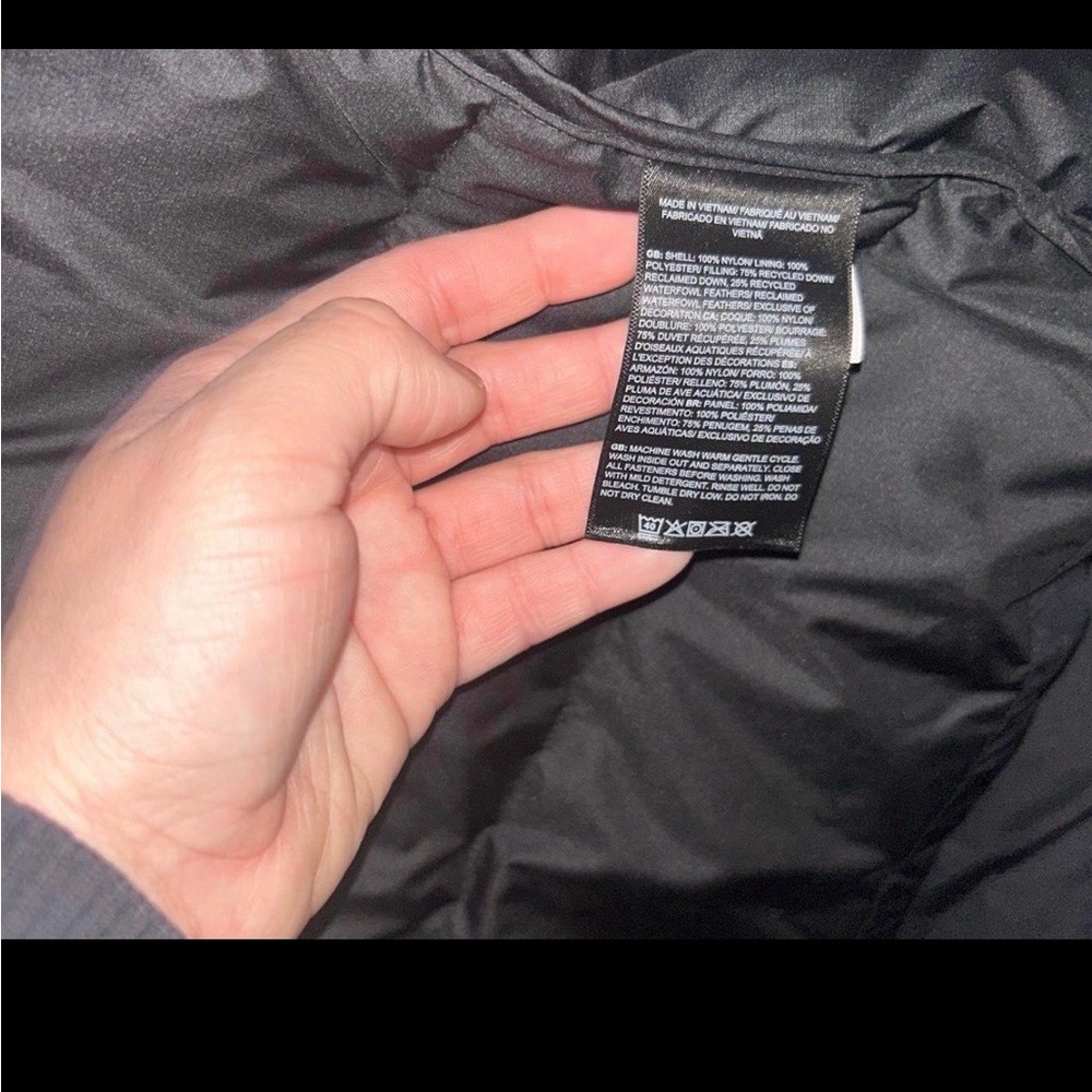 The North Face 550 Black Puffer Jacket - Picture 6 of 8